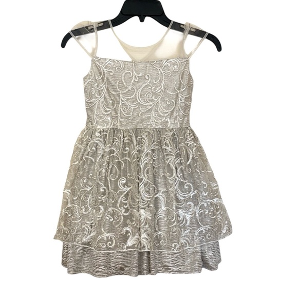 Sweet Heart Rose silver metallic with embroidered trim, tie and zip back,size 6X - Picture 3 of 9